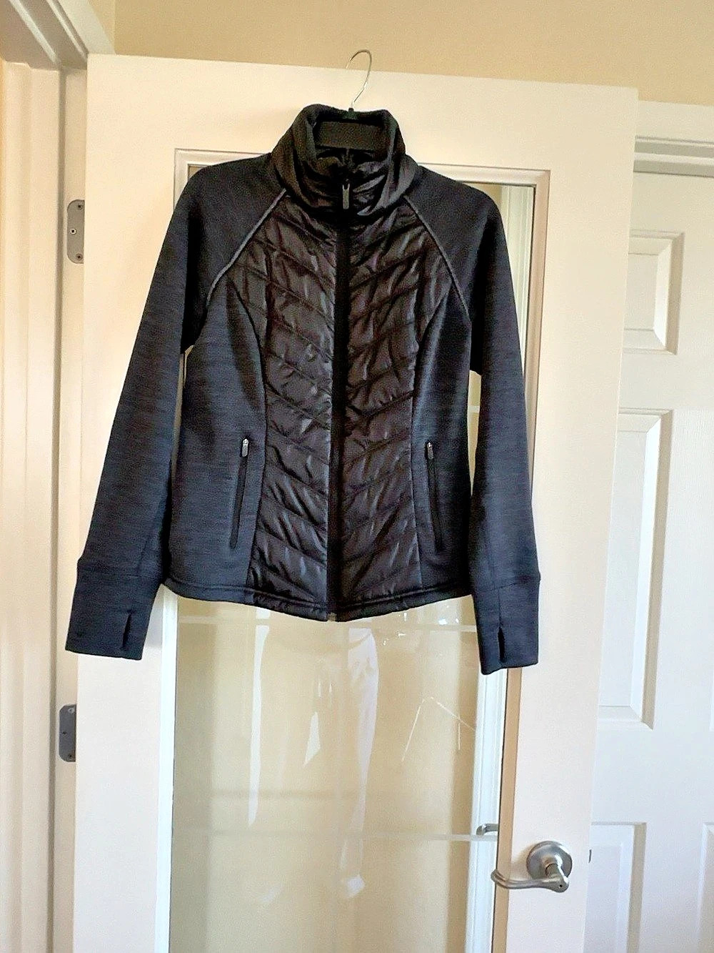 Zella Quilted hybrid Athletic Black Jacket Size Medium Like New